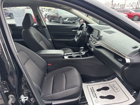 Used 2024 Nissan Altima 2.5 SV FWD image 23