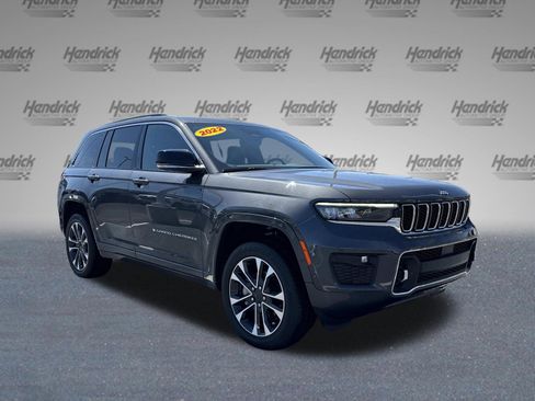 Used 2022 Jeep Grand Cherokee Overland w/ Luxury Tech Group IV image 4