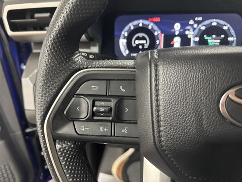 Used 2024 Toyota Tacoma TRD Off-Road image 17