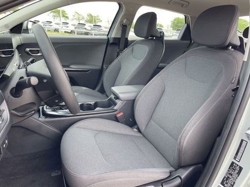 Used 2025 Kia K4 LXS image 23
