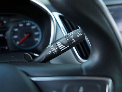 Used 2022 Chevrolet Equinox LS FWD image 31