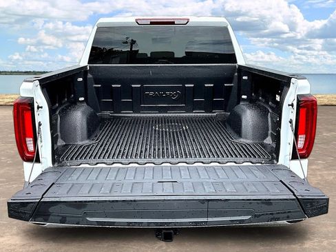Used 2026 GMC Sierra 1500 SLT AWD/4WD image 9