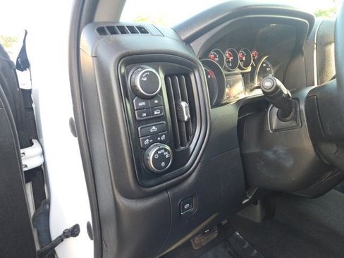 Used 2022 Chevrolet Silverado 1500 Custom image 11