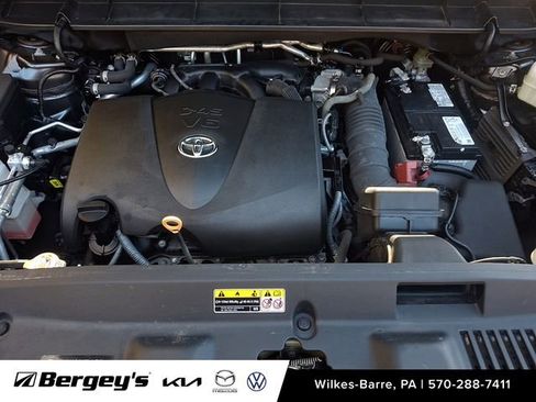Used 2020 Toyota Highlander XLE image 30