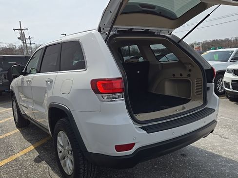 Certified 2022 Jeep Grand Cherokee Laredo E AWD/4WD image 11