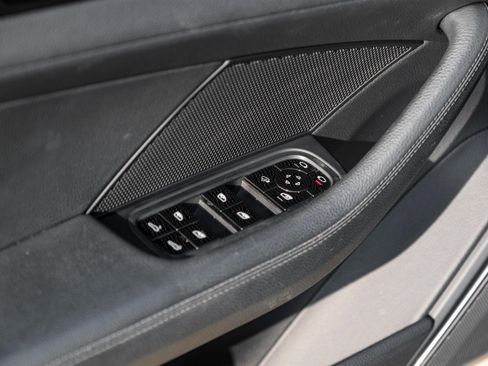 Used 2018 Porsche Panamera image 42