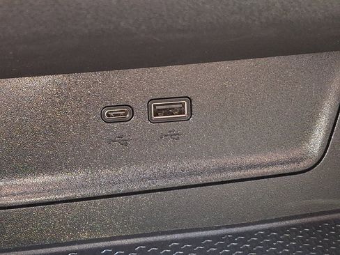 Used 2025 Chevrolet Equinox LT FWD image 26