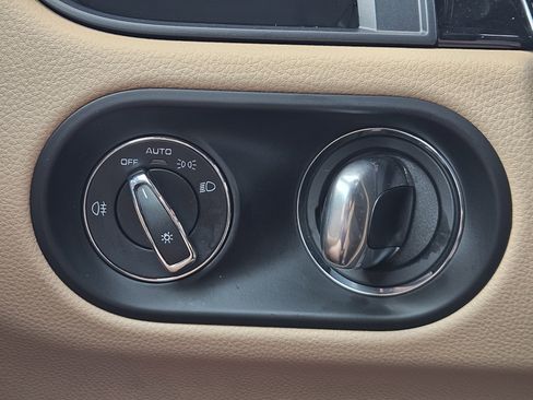 Certified 2025 Porsche Macan image 21