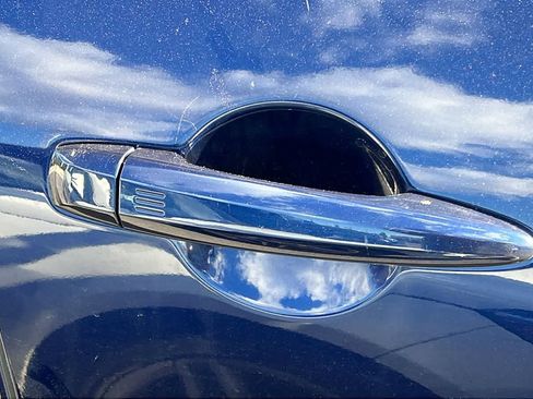 Used 2022 Nissan Pathfinder SL w/ SL Premium Package FWD image 6