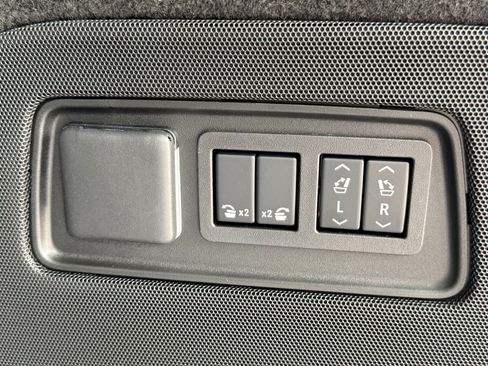 Used 2025 Cadillac Escalade Sport Platinum w/ LPO, Floor Liner Package AWD/4WD image 41