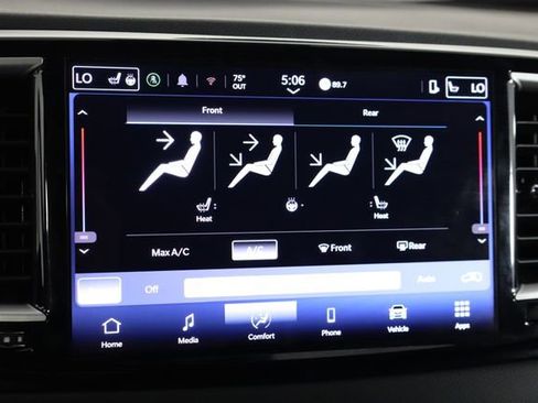 Used 2025 Chrysler Pacifica Select FWD image 32