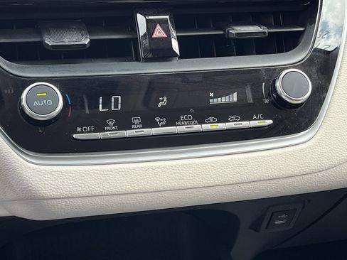 Used 2025 Toyota Corolla LE FWD image 18
