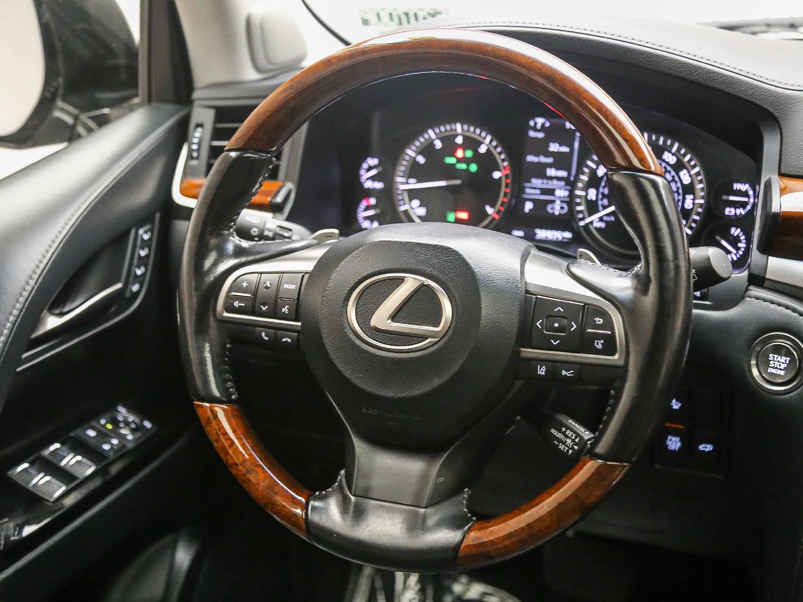 Used 2019 Lexus LX 570 4WD image 16