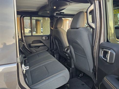 Used 2025 Jeep Wrangler Unlimited Sahara w/ Safety Group image 22