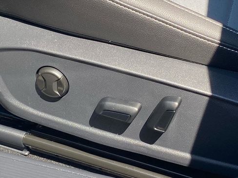 Certified 2025 Volkswagen Jetta SE FWD image 12