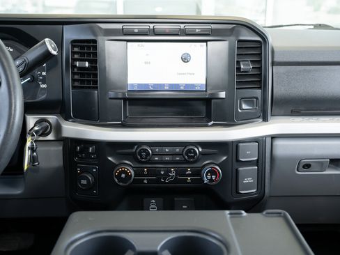 Used 2024 Ford F250 XLT image 32