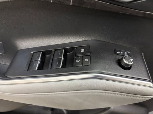 Used 2023 Toyota Highlander Platinum image 13