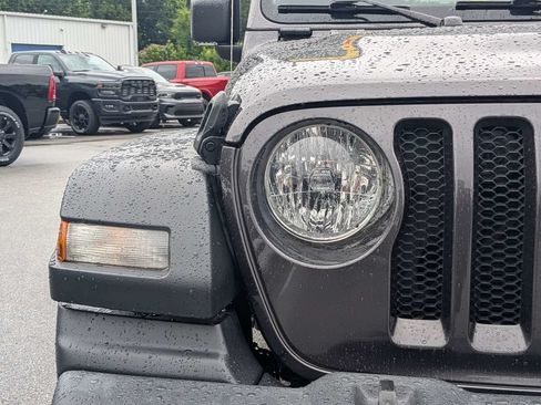 Used 2023 Jeep Wrangler Sport AWD/4WD image 10
