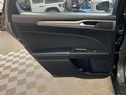 Used 2018 Ford Fusion SE w/ Fusion SE Technology Package image 18