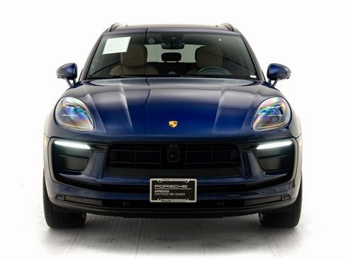 Used 2025 Porsche Macan image 32