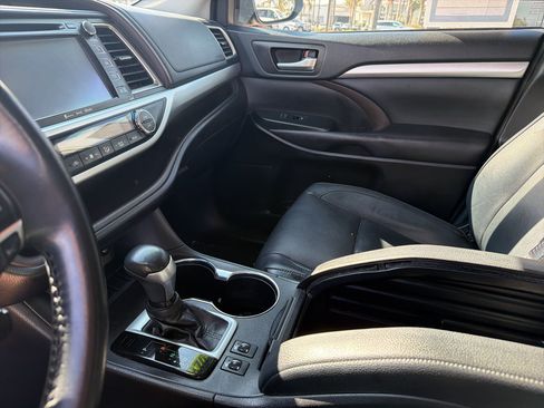 Used 2018 Toyota Highlander XLE FWD image 11