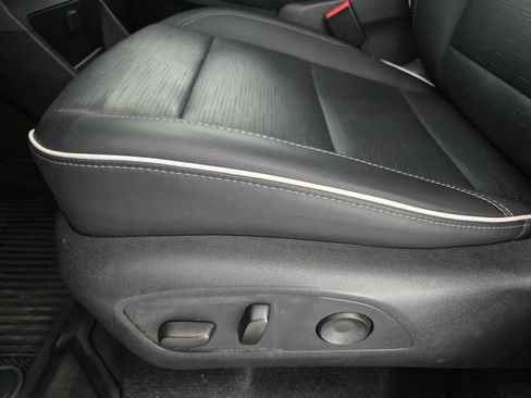 Used 2025 Buick Enclave Sport Touring w/ Power Package FWD image 26