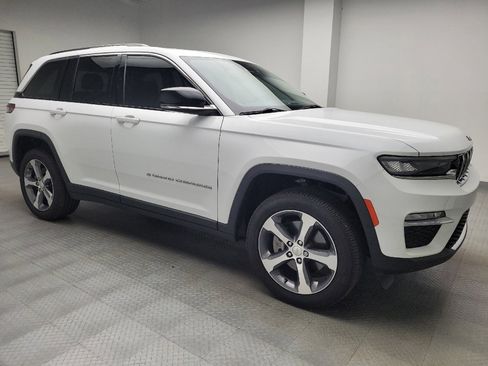 Used 2023 Jeep Grand Cherokee 4WD 4xe image 11