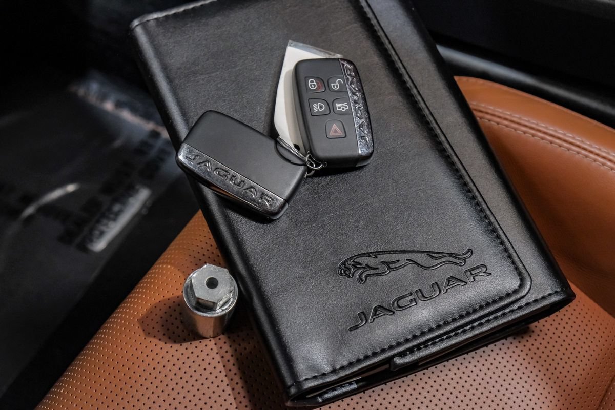 Used 2019 Jaguar F-TYPE R AWD/4WD image 62