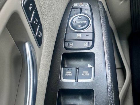 Used 2015 Kia Sedona SX FWD image 24