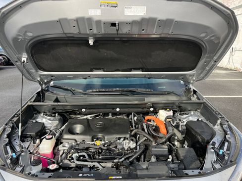 Used 2025 Toyota RAV4 LE image 31