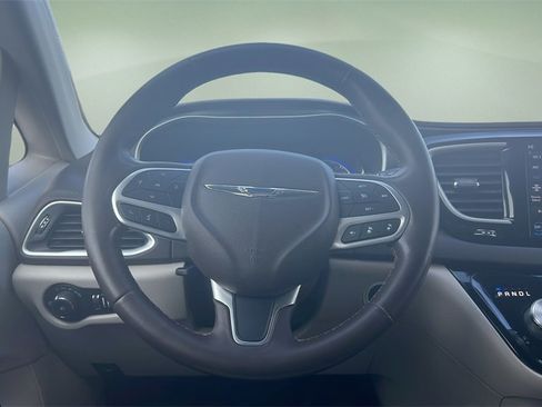 Used 2020 Chrysler Pacifica Touring-L Plus w/ Advanced Safetytec Group image 14