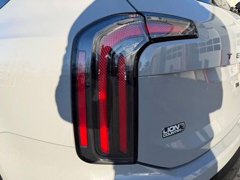 Used 2025 Kia Telluride SX Prestige X-Pro image 16