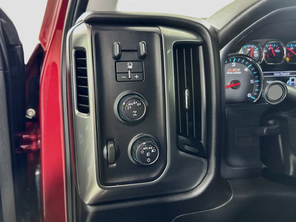 Used 2018 Chevrolet Silverado 1500 LT w/ All Star Edition AWD/4WD image 10