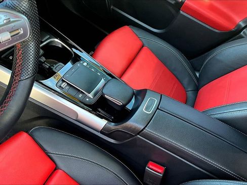 Used 2022 Mercedes-Benz GLB 250 4MATIC image 19