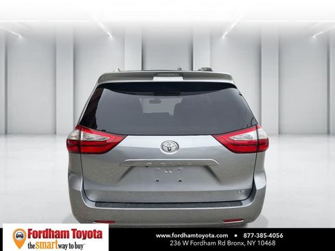 Used 2017 Toyota Sienna LE image 6