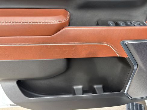 Used 2025 GMC Sierra 2500 Denali Ultimate image 13