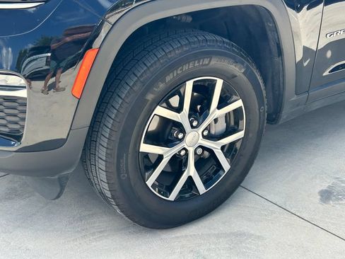 Used 2025 Jeep Grand Cherokee Limited RWD image 9