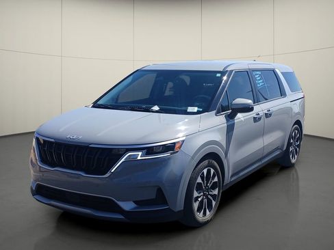 Used 2024 Kia Carnival EX FWD image 3