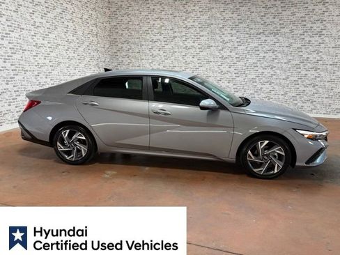 Certified 2025 Hyundai Elantra SEL FWD image 7