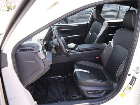 Used 2025 Toyota Camry SE FWD image 8