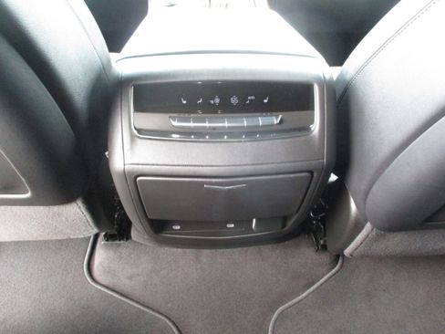 Used 2024 Cadillac Escalade Luxury RWD image 34