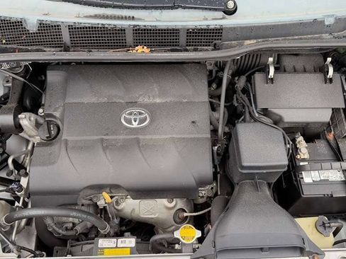 Used 2014 Toyota Sienna LE image 30