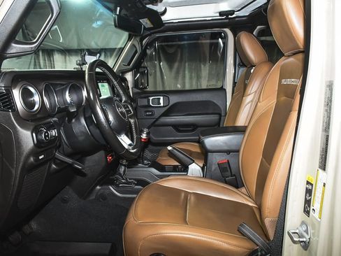 Used 2020 Jeep Gladiator Rubicon w/ Dual Top Group AWD/4WD image 38