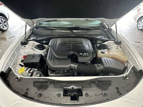 Used 2020 Dodge Charger SXT w/ Blacktop Package image 33