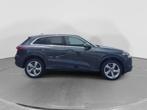Used 2025 Audi Q5 Premium Plus w/ Premium Plus AWD/4WD image 6