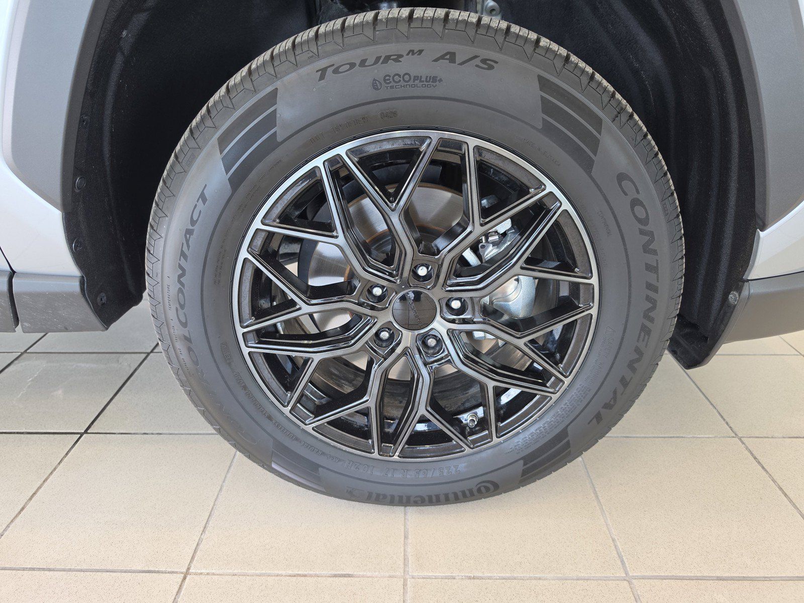 Used 2025 Toyota RAV4 LE AWD/4WD image 30