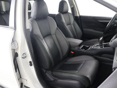 Used 2025 Subaru Outback Onyx Edition image 32