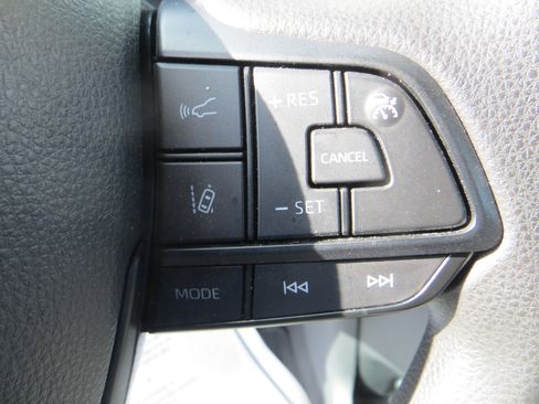 Used 2025 Toyota Sienna LE image 16