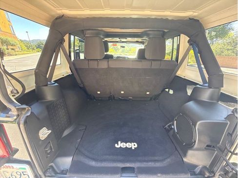 Used 2012 Jeep Wrangler Unlimited Sahara w/ Connectivity Group AWD/4WD image 16