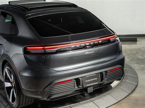 Used 2025 Porsche Macan Electric image 33
